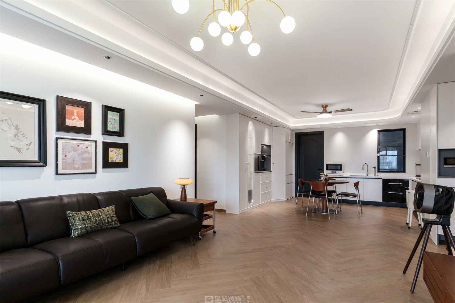 華潤(rùn)中山府113平法式中古客廳裝修完工實(shí)景圖