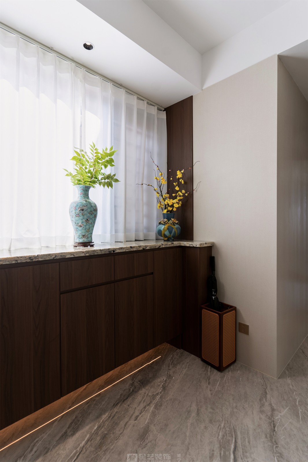 東方皇城260平簡約中式入戶完工裝修實(shí)景圖