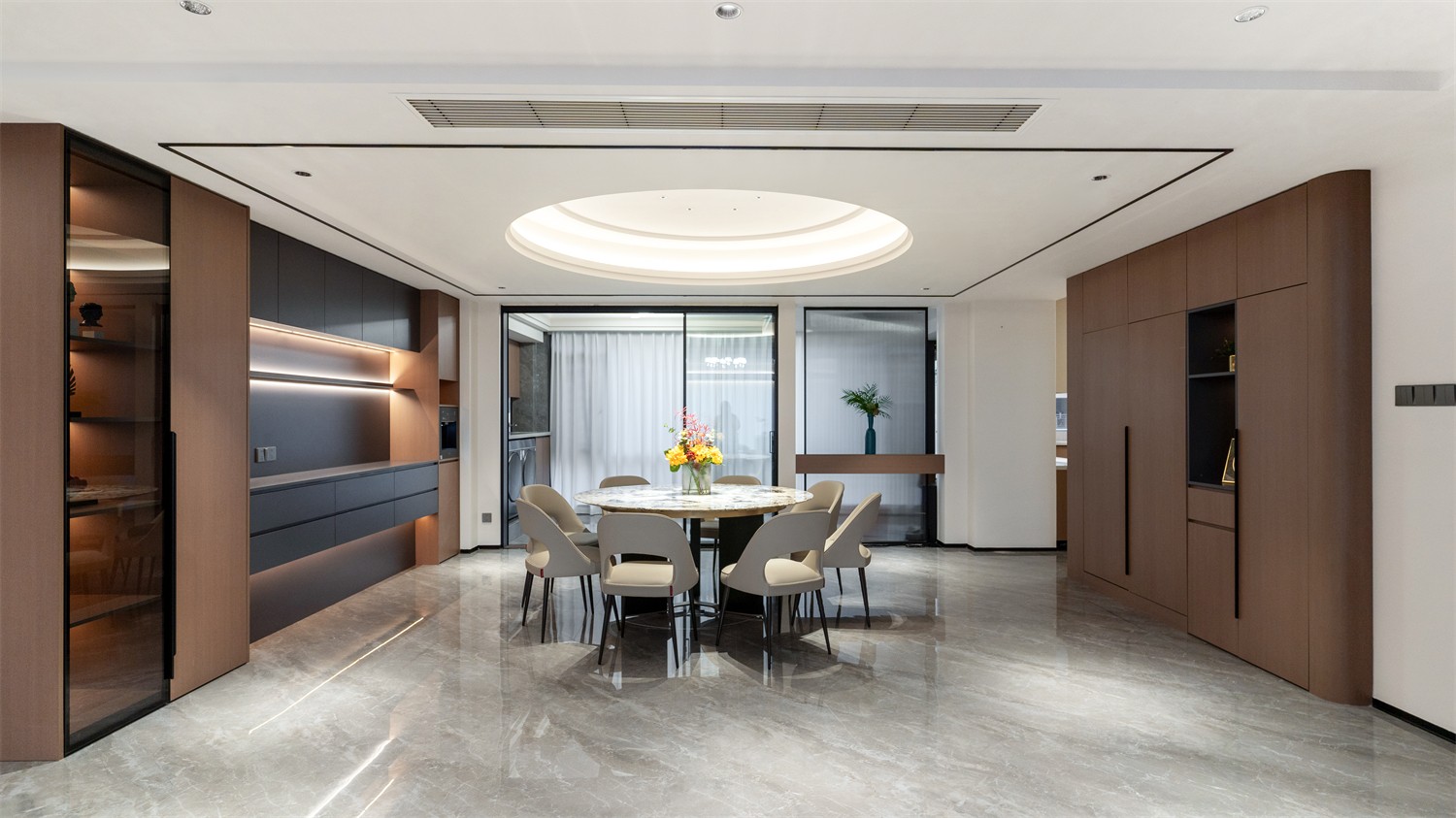 龍光玖瓏湖271平現(xiàn)代風(fēng)格餐廳裝修實景圖