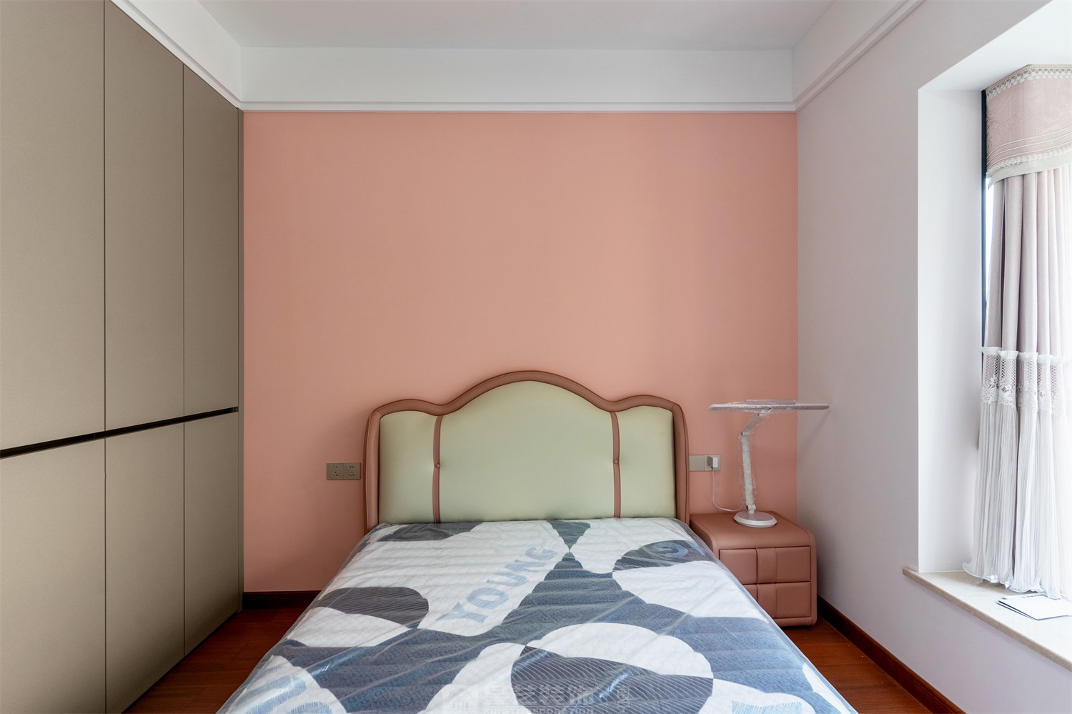 東方皇城260平簡約中式臥室完工裝修實(shí)景圖