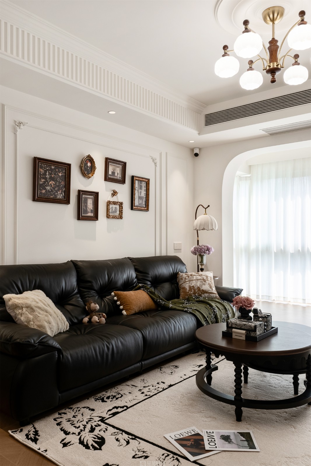 東方尊府118平中古風(fēng)客廳裝修完工實(shí)景圖