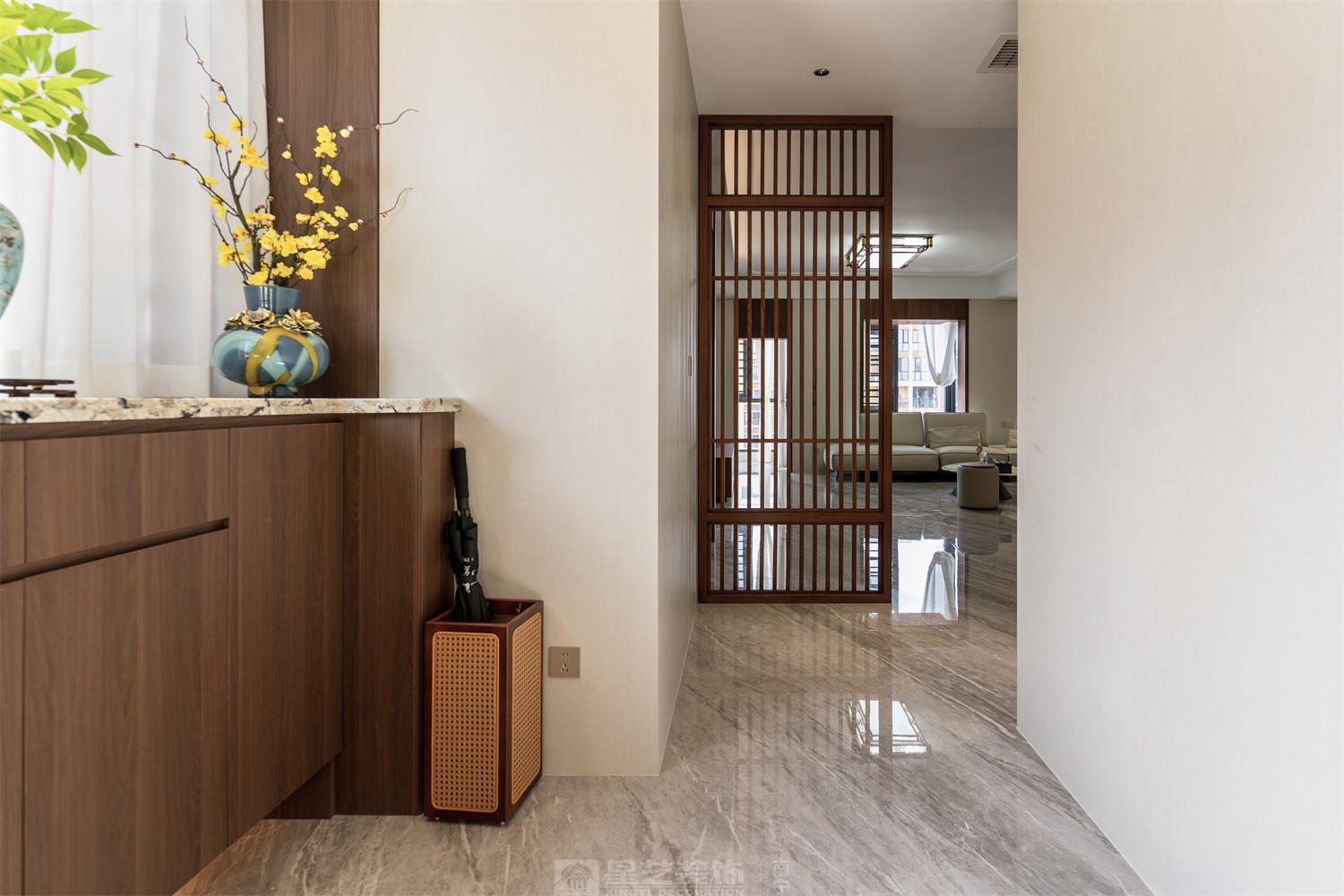 東方皇城260平簡約中式入戶完工裝修實(shí)景圖