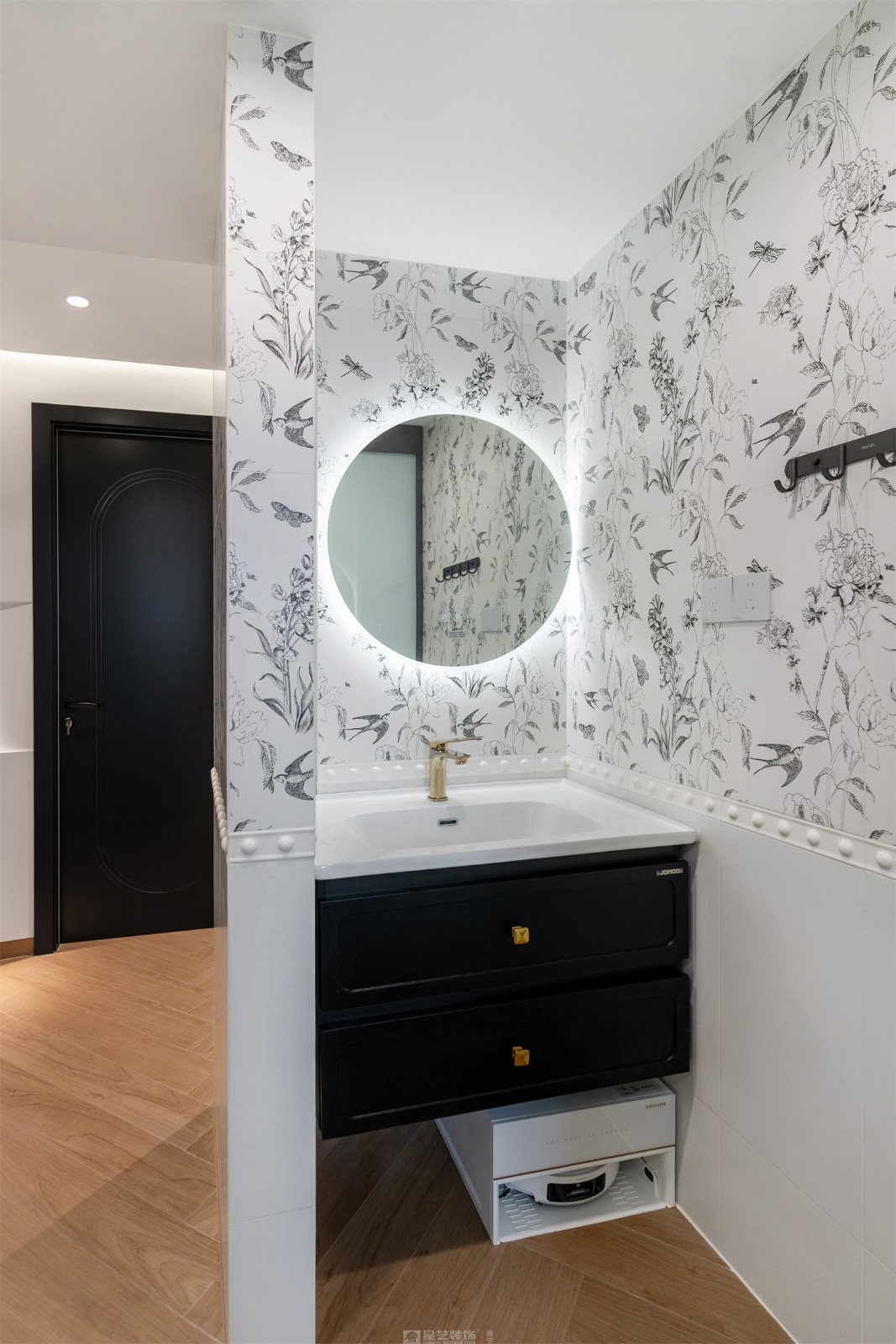 華潤(rùn)中山府113平法式中古衛(wèi)生間裝修完工實(shí)景圖