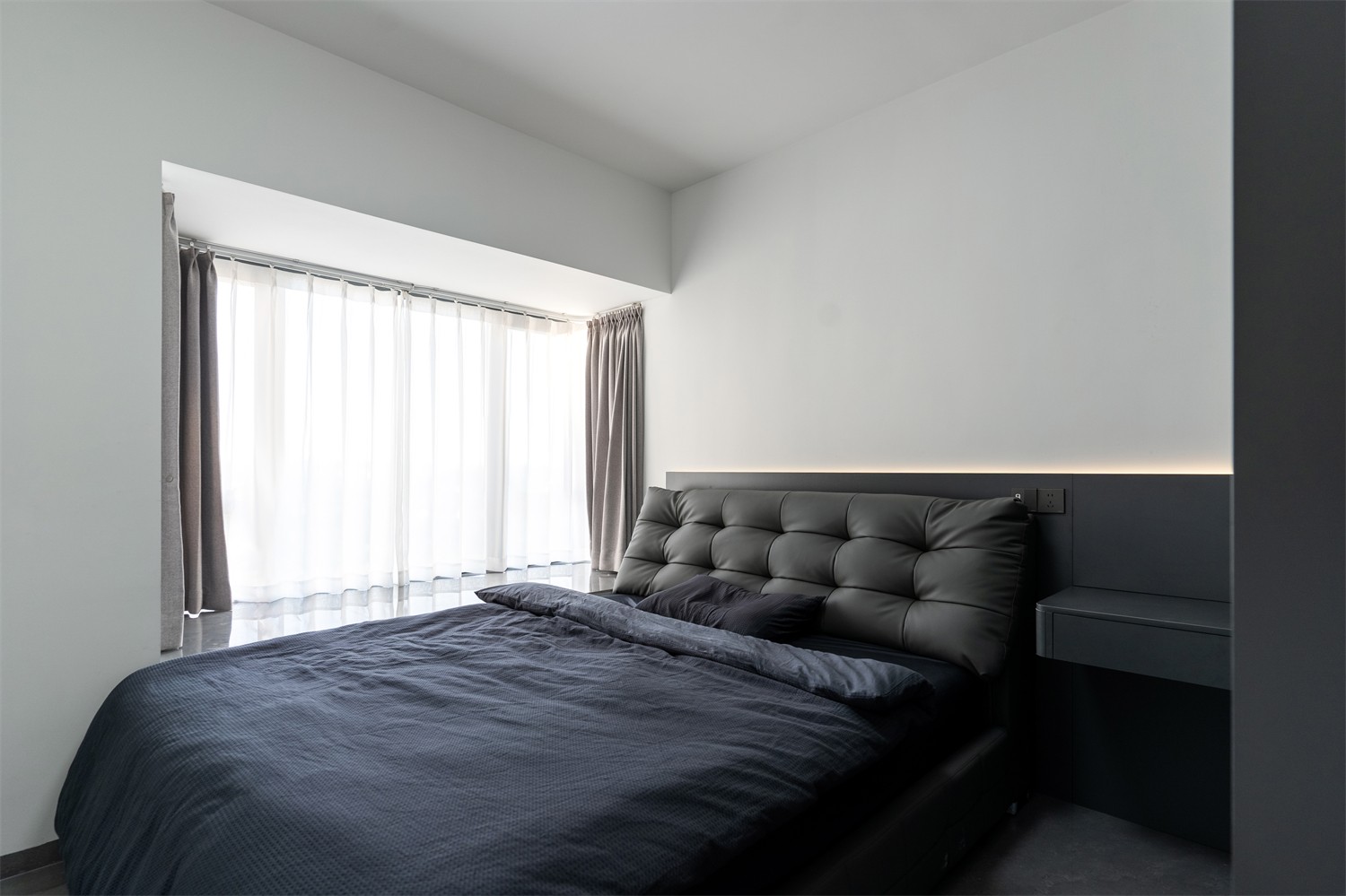 錦云湖光118平現(xiàn)代簡約臥室裝修實景圖